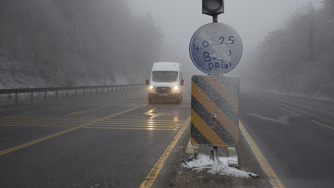Bolu Dağı’nda kar ve sis bir arada