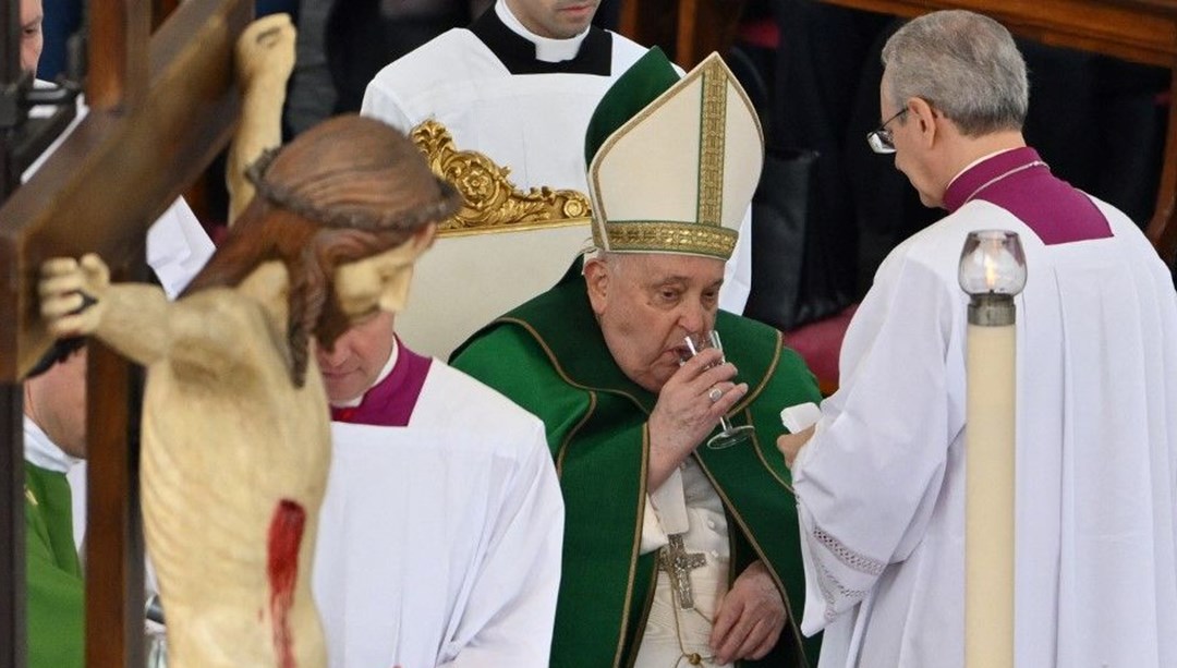 Vatikan’da korkulu anlar: Papa Francis nefes almakta zorlandı
